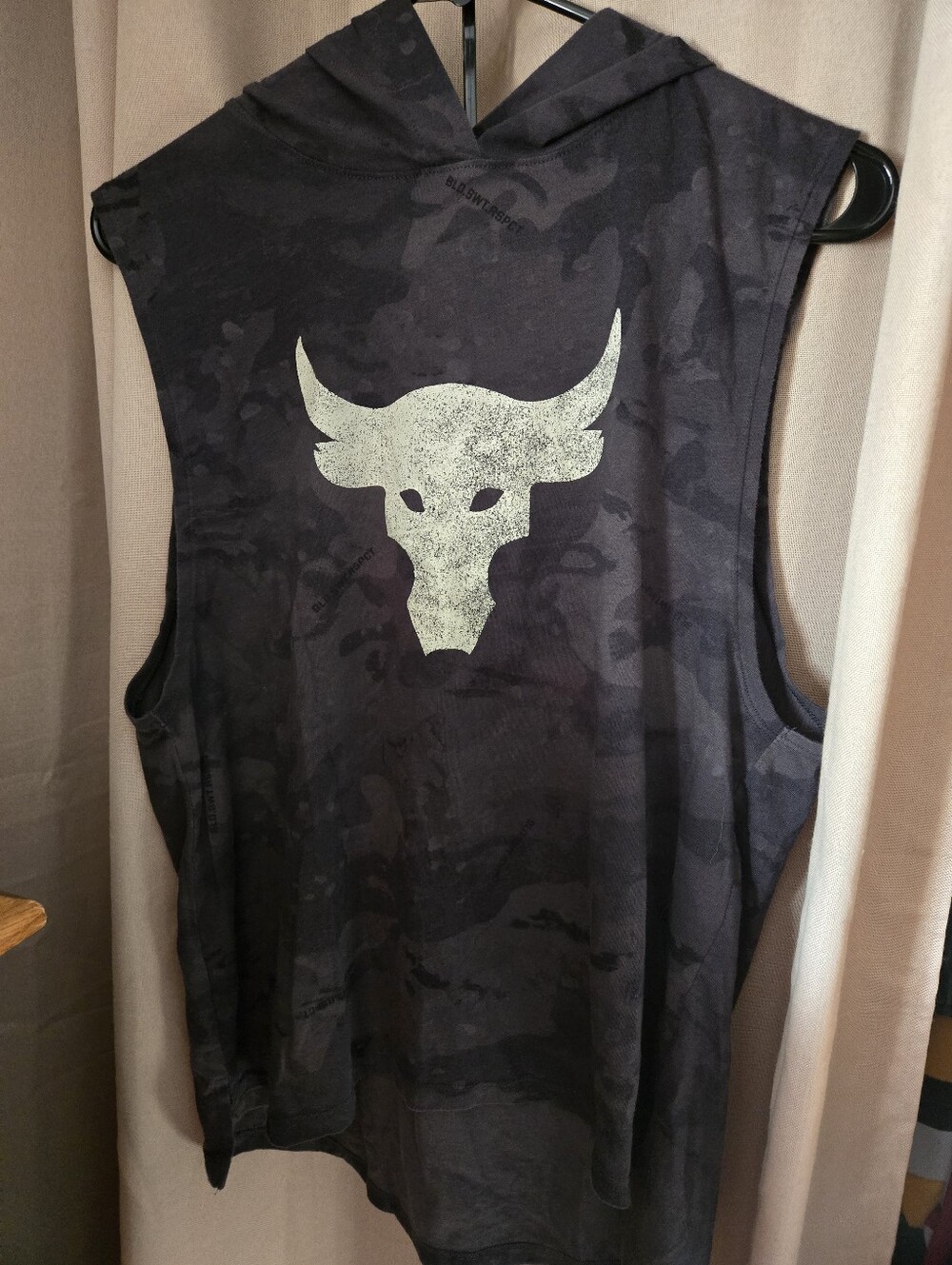 Womens Sleeveless Hoodie Under Armour with Bull Logo - Black Camouflage